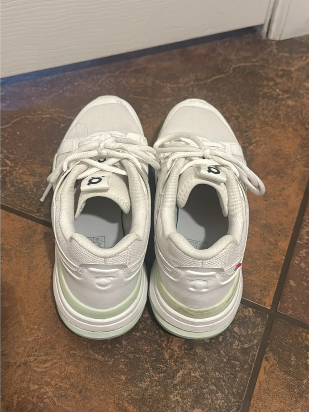 On cloud the Roger tennis shoes